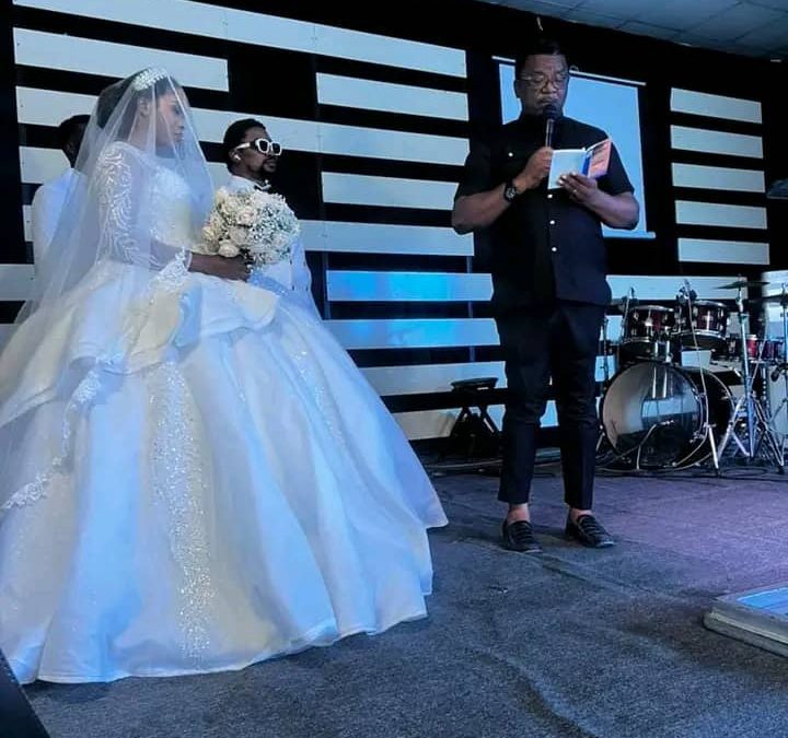 Nigerian couple holds Church Wedding with just 10 guests