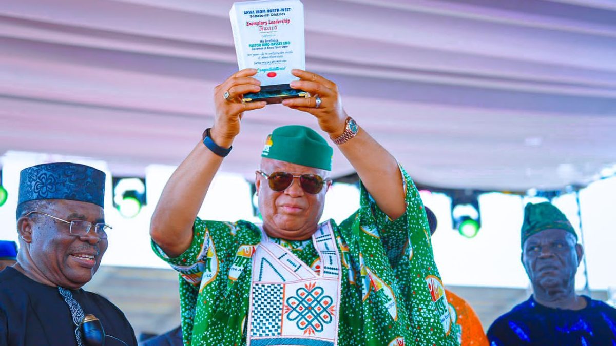 Gov Eno bags exemplary leadership award, felicitates Senator Akpabio on his grand reception