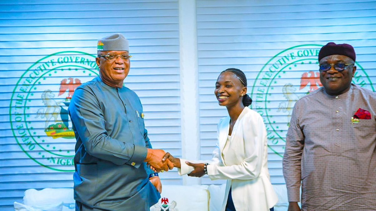 Gov Eno approves scholarship for Akwa Ibom daughter to Aviation College, Zaria