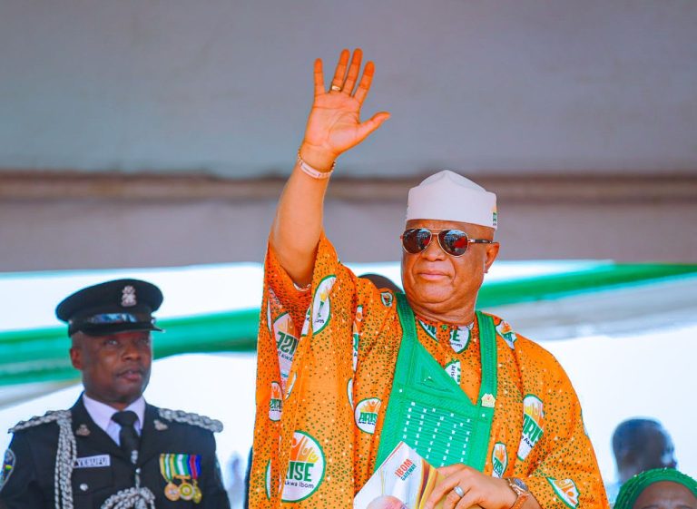 Gov Eno Congratulates Comfort FM At Seven