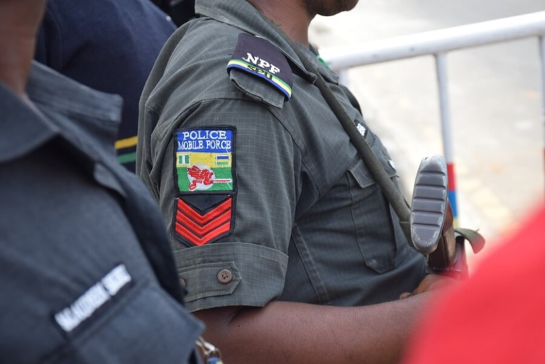 Arrested Armed Robber Steals Policeman’s Phone En Route Station |SituationReport|