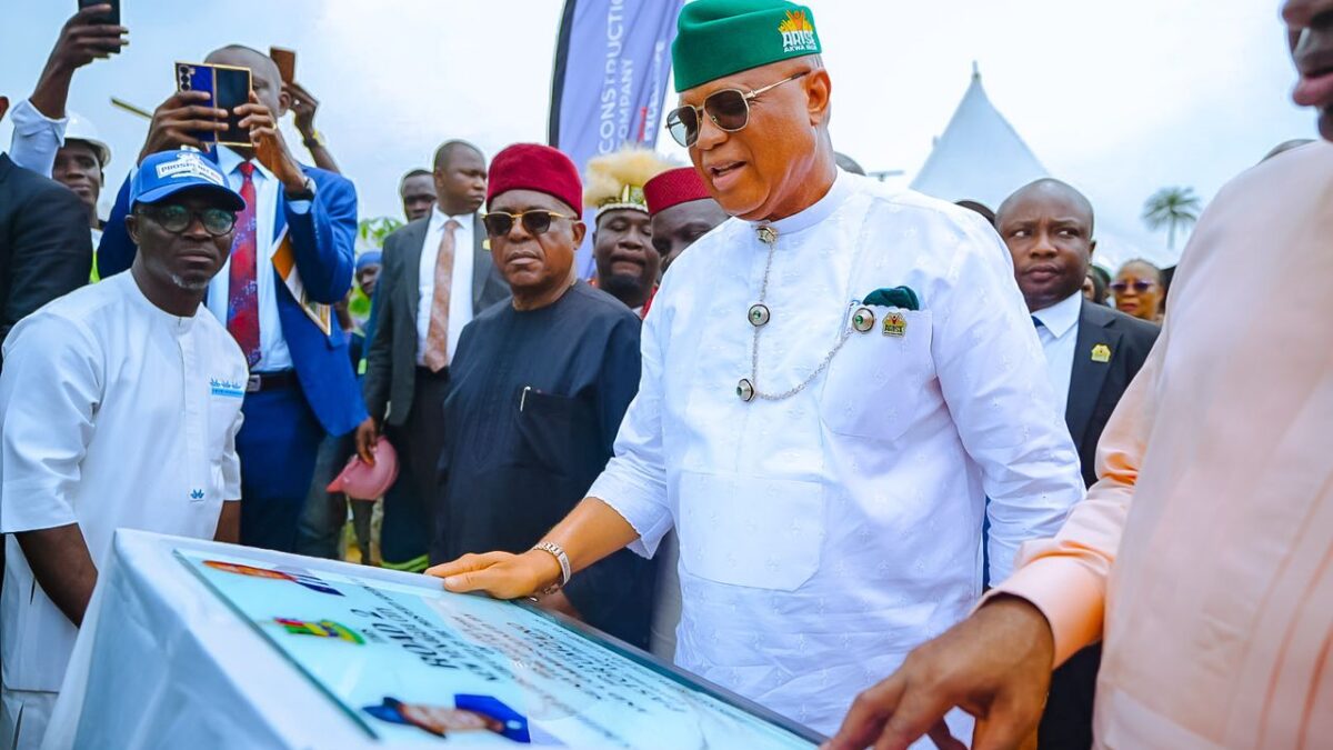 Gov Eno Commissions Bayelsa Road, Hails Bayelsa Counterpart As A Daring Leader