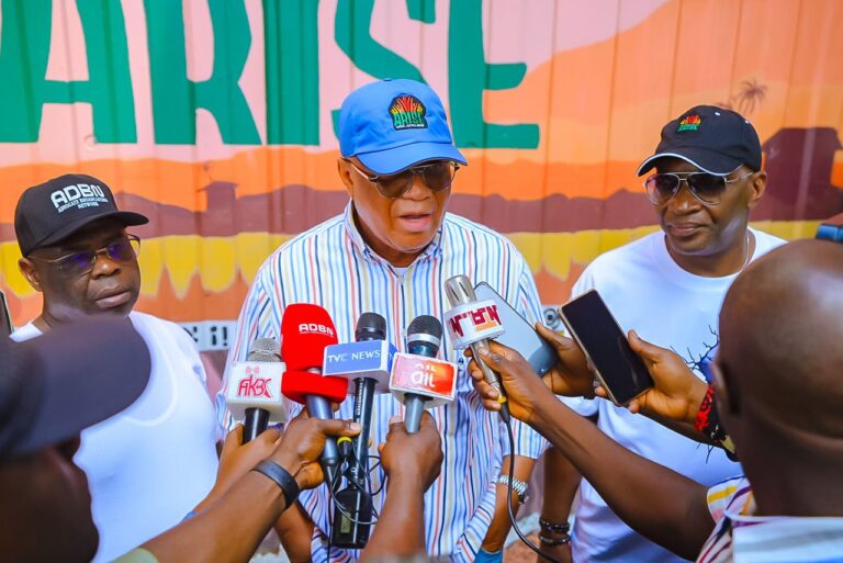 Akwa Ibom Gov Eno Thumbs-up Citizens’ Compliance In February Monthly Sanitation Exercise