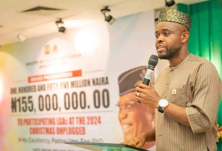 Tourism: Gov Eno Presents ₦155M to LG Chairmen ‎