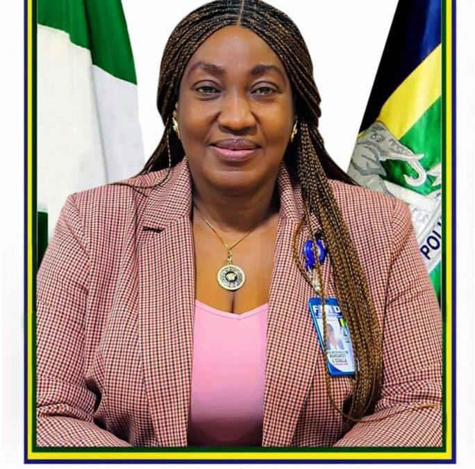 AIG Magret Ochalla, Hosts Media Icons, CMC Group for Award Presentation