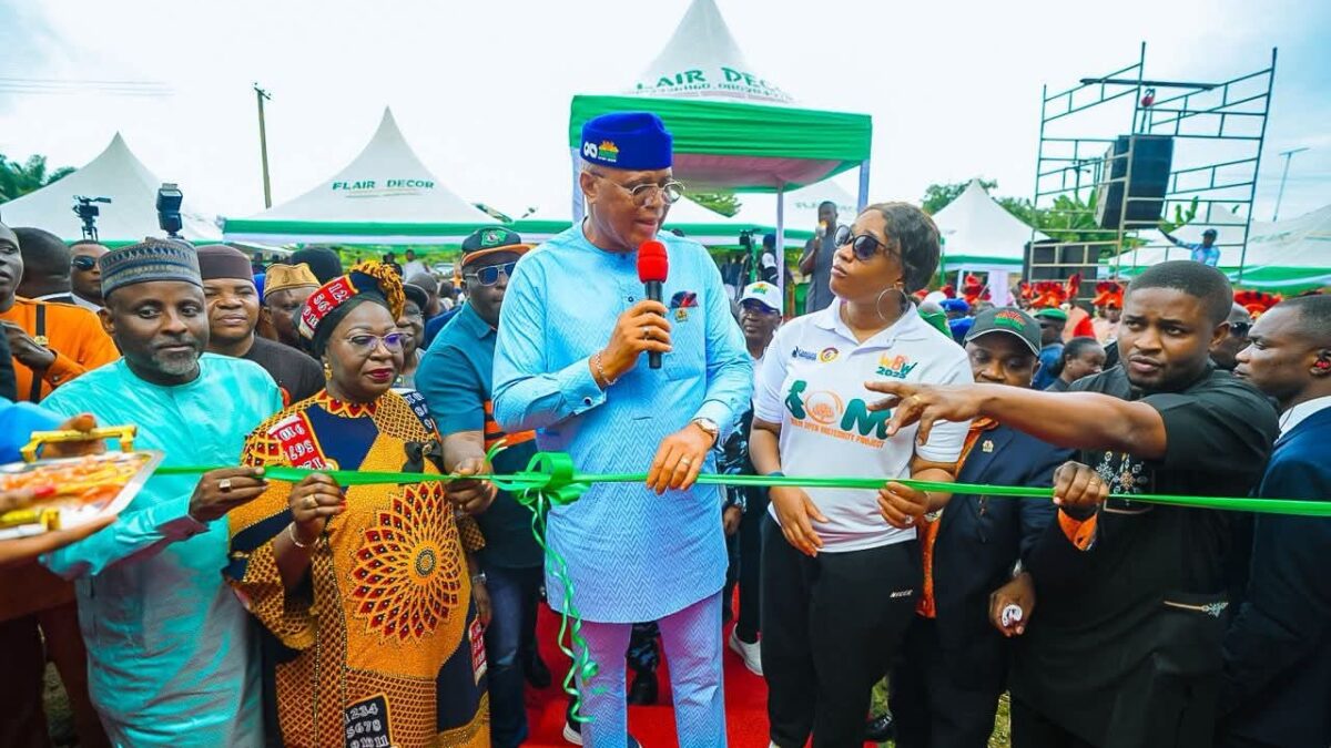 Gov Eno Commissions NUJ Auditorium, Presents Cars To State EXCO