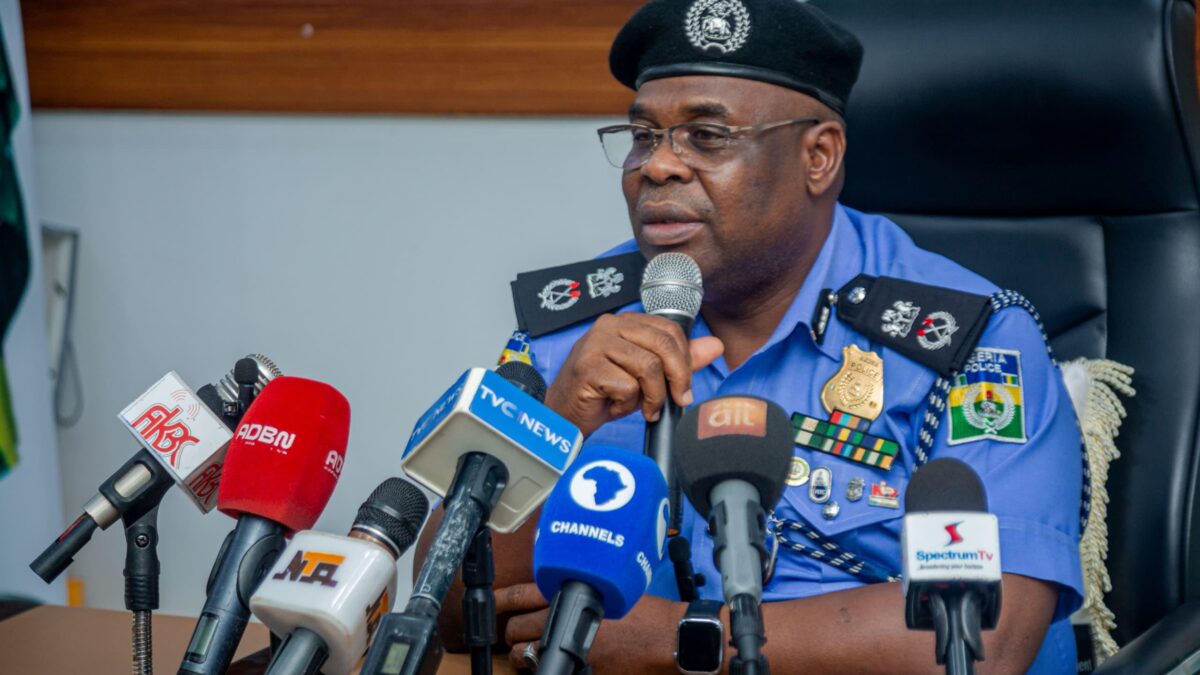 Police Nab Armed Robbery Receiver, Recover Stolen Phones, Announce Enforcement Of Vehicle Registration Regulations In Akwa Ibom