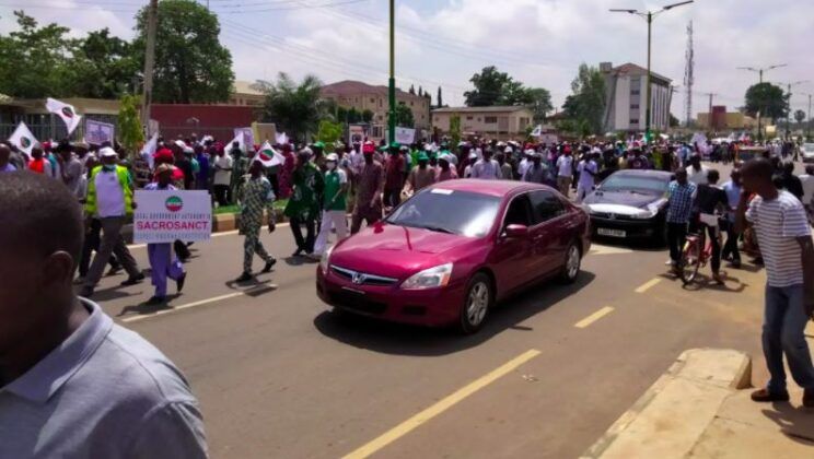 Federal Workers To Begin Massive Protest Over Wage Review