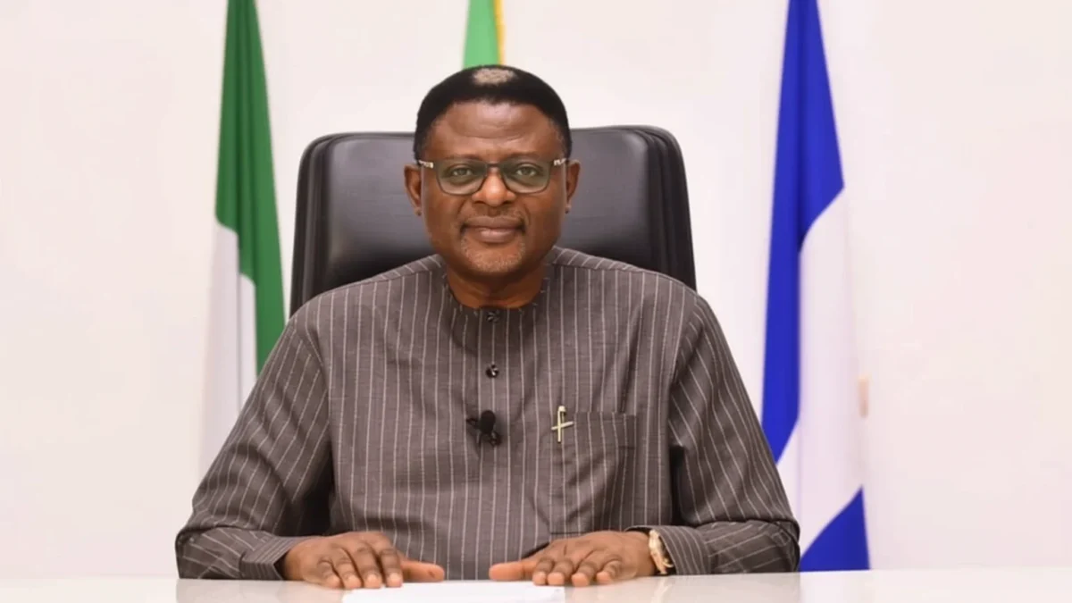 Otu Presents ₦25m Each to 18 Victims of Calabar Mall Fire Incident