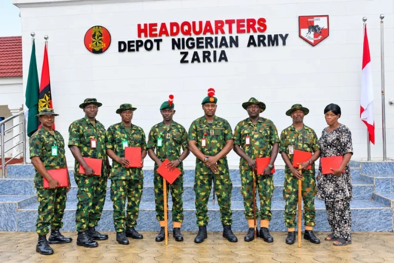 Nigerian Army Sends Off Discharged Senior Officers