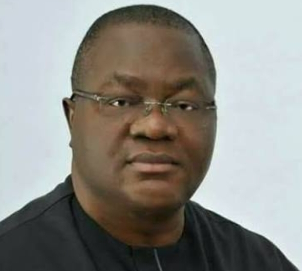 Senator Effiong Bob, Wife, Fete Comfort FM For Emerging Best Radio Station In South South